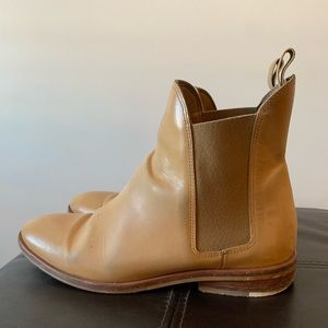 Everlane Chelsea boot